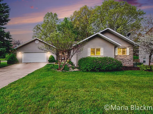 947 Southview Dr, Ionia, MI 48846