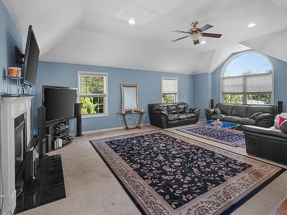 4th image of 23 Bailey Ln
