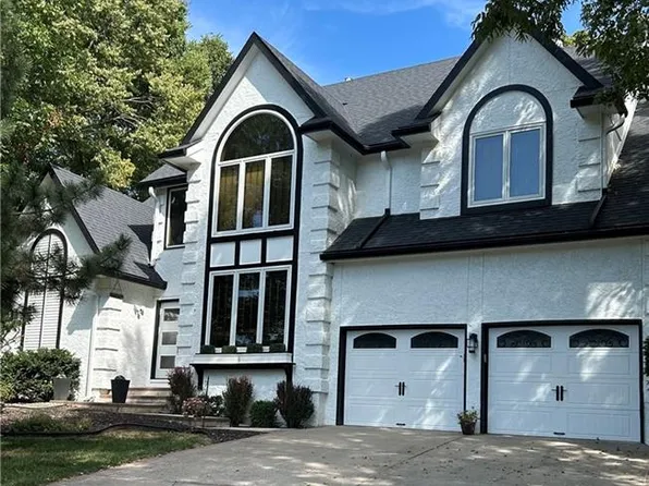 8225 NW Weatherby Dr, Weatherby Lake, MO 64152