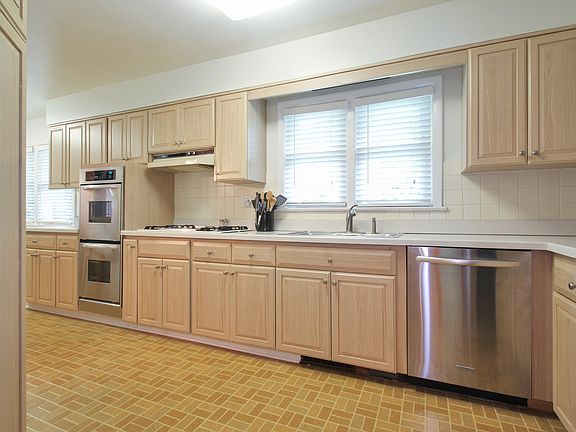 4th image of 640 Byron Ct