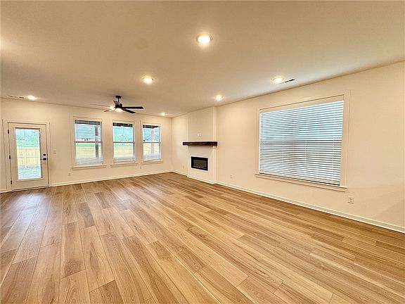 3rd image of 3912 Repose St