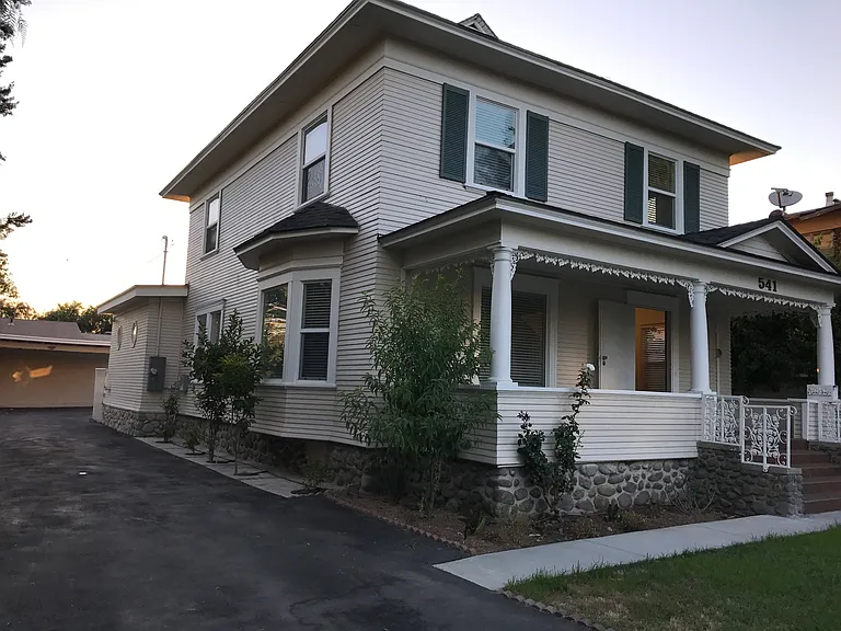 541 N Vine Ave #A — Photo 2