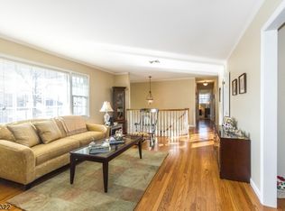 18 Klimback Ct, West Caldwell, NJ 07006