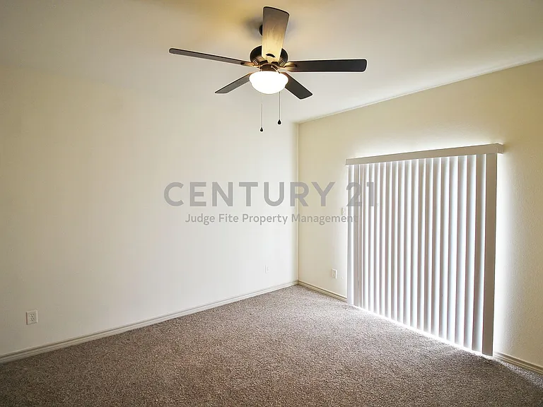 112 Bridle Ct — Photo 12