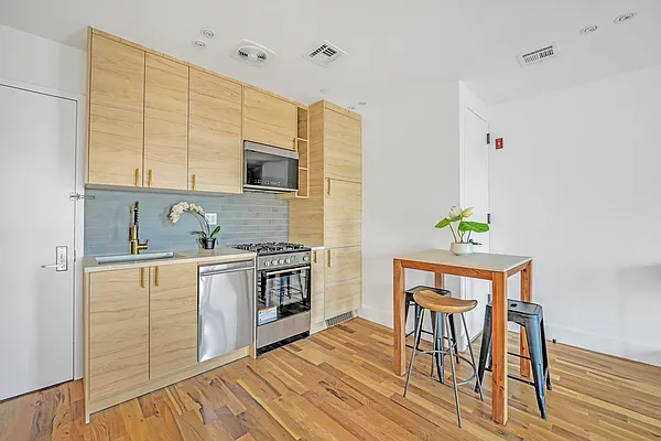 Rented by TwoRealEstate LLC | media 2