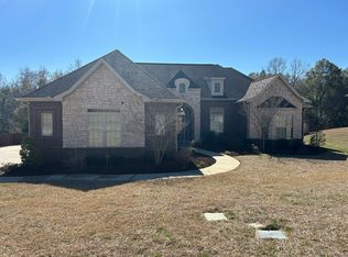 106 Rockin Chair Ct, Enterprise, AL 36330