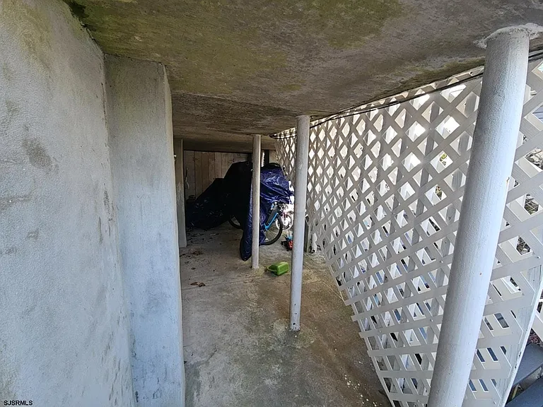 111 N Sacramento Ave — Photo 32