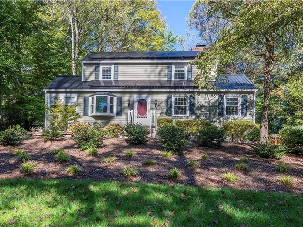 1443 Old Town Rd, Winston Salem, NC 27106