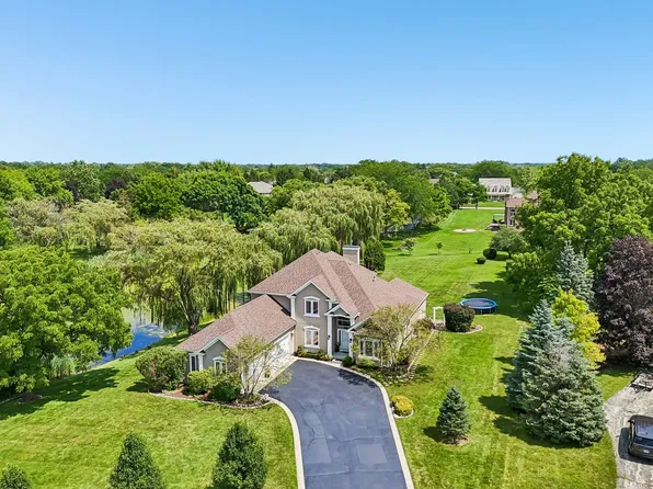 184 Bluebird Ct, Hawthorn Woods, IL 60047