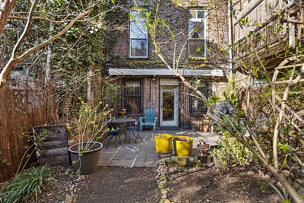 Sold by Realty Collective | media 1