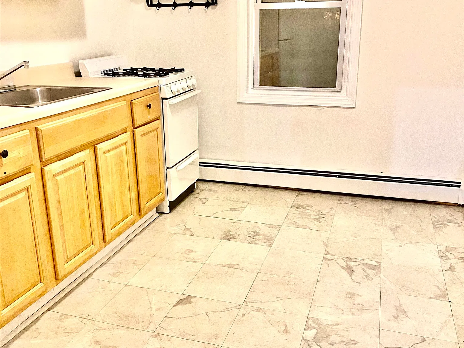 1 bed, 1.0 bath, $1,300 — Photo 4