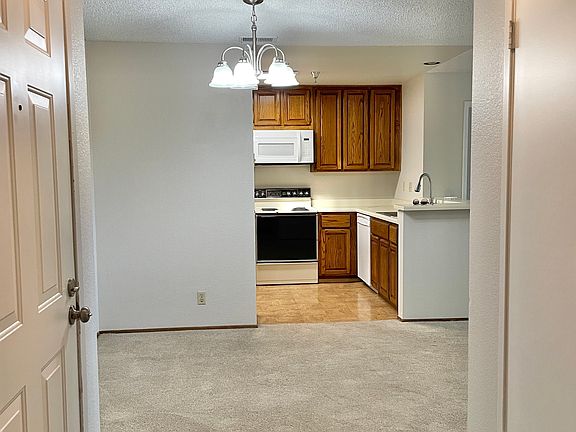 2nd image of 1118 La Terrace Cir