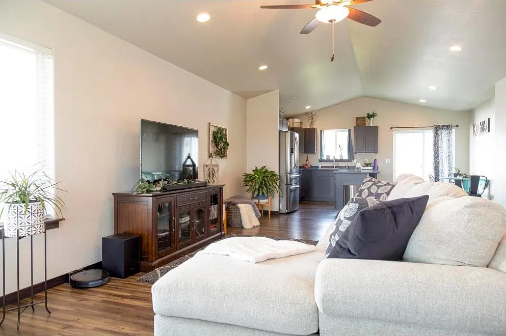 3 bed, 1296 sqft, $2,195 — Photo 2