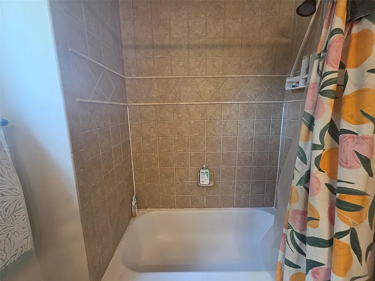 408 W Croslin St — Photo 23