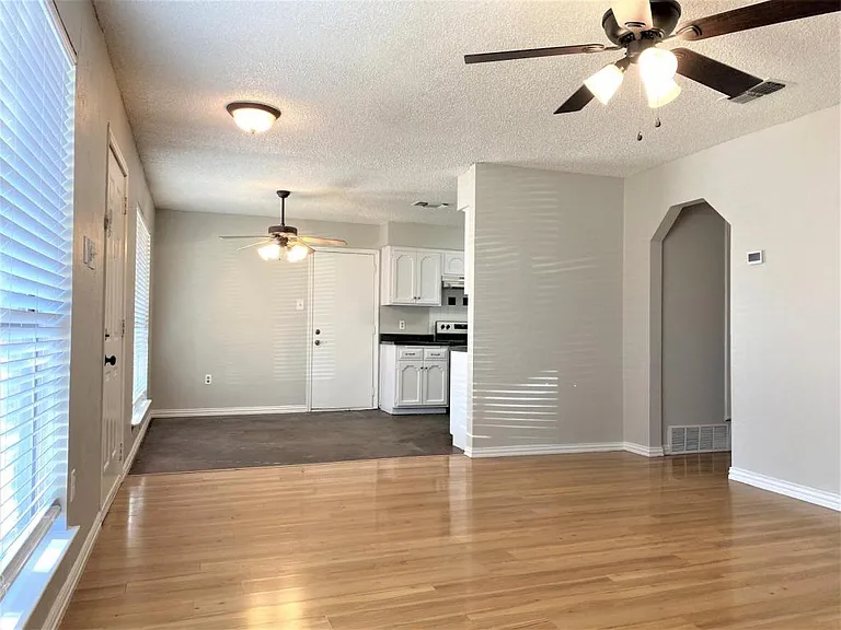 6059 Shadydale Ct — Photo 4