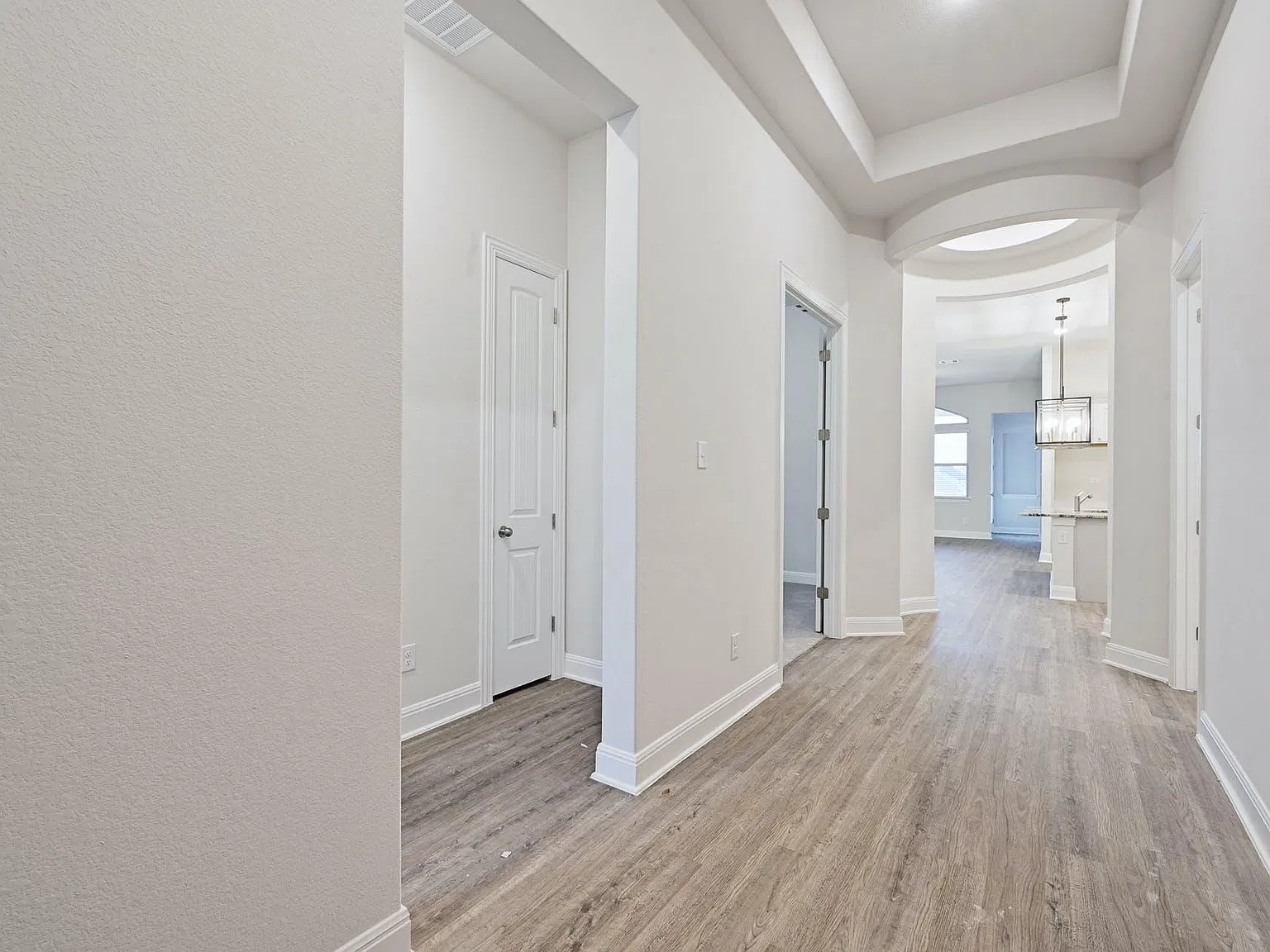 4 bed, 3.0 bath, 2200 sqft, $2,450 — Photo 4
