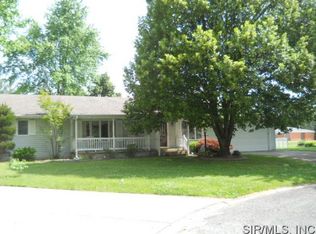 72 Park Forest Dr, Centralia, IL 62801