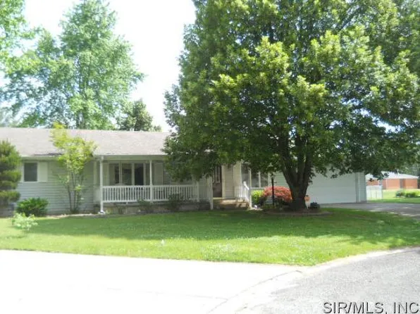 72 Park Forest Dr, Centralia, IL 62801