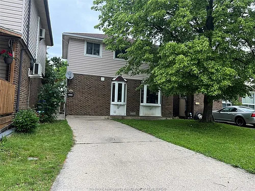 1464 Bayswater Cres Photo 1 1464 Bayswater Cres Photo 1