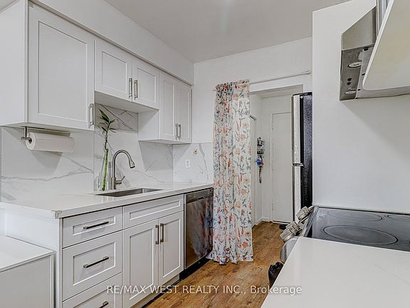 3rd image of 10 Leith Hill Rd #27