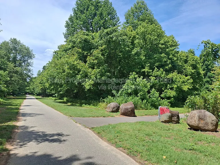 521 Mill Pond Dr — Photo 12