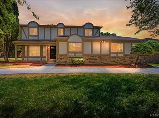 7395 Camelot Dr, West Bloomfield, MI 48322