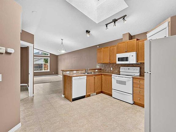 4th image of 342 E Prestwick Cir SE
