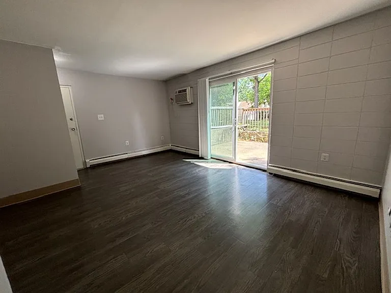 Apartment off 28th and Clyde Park Available — Photo 46