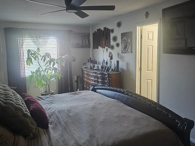 3511 E Blanche Dr — Photo 3
