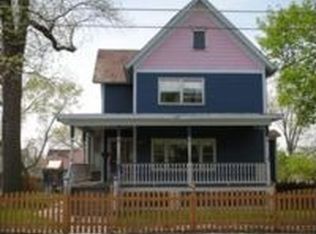 572 N Grove Ave, Elgin, IL 60120