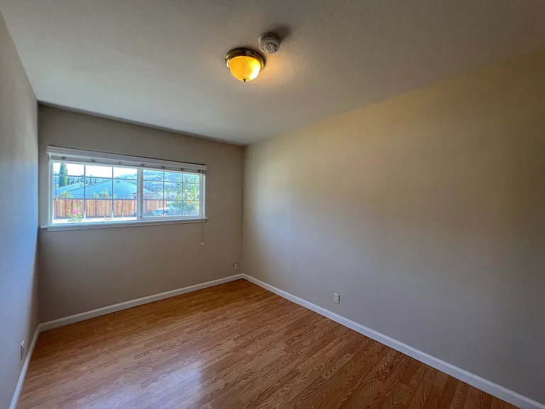 273 Staples Ave — Photo 28