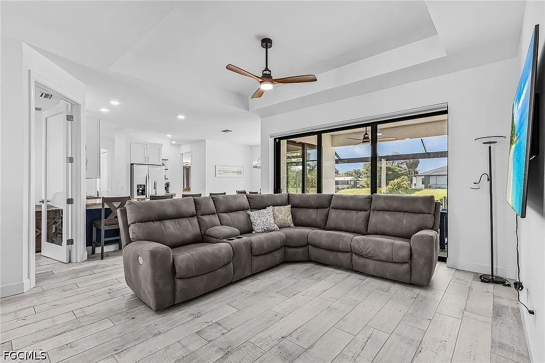 3 bed, 2.0 bath, 1679 sqft, $8,460 — Photo 4