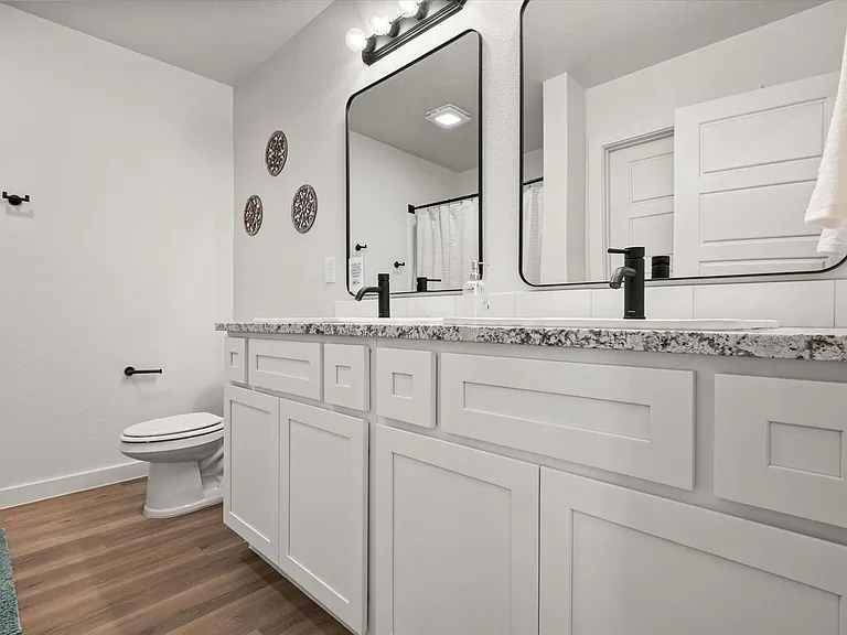 2156 Langford Ave — Photo 15
