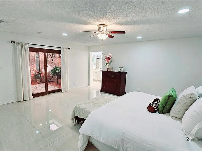 705 Kerry Ln — Photo 8