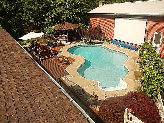 2nd image of 972 Woodland Dr