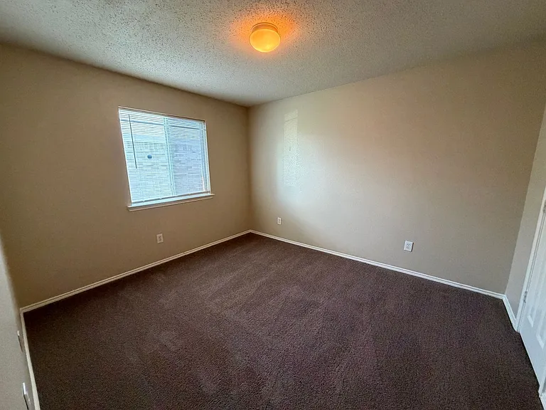 111 Palm Dr — Photo 3