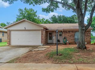 113 Chapman St, Crowley, TX 76036