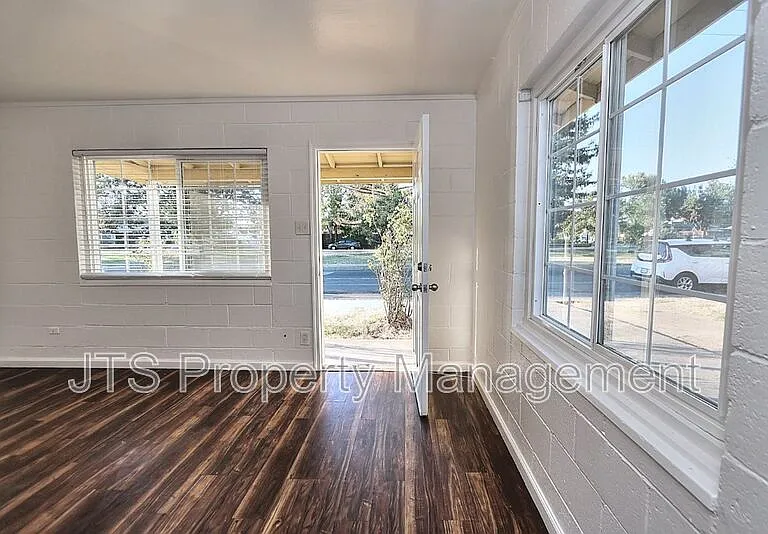5912 21st Ave — Photo 4