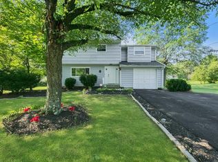 32 Rolfe Pl, Pearl River, NY 10965