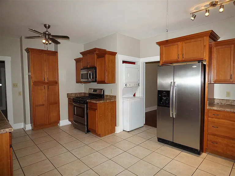 447 Dickinson St — Photo 14