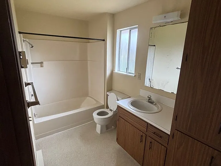 1 Bedroom 1 Bathroom at Hollywood Park Apartments — Photo 21