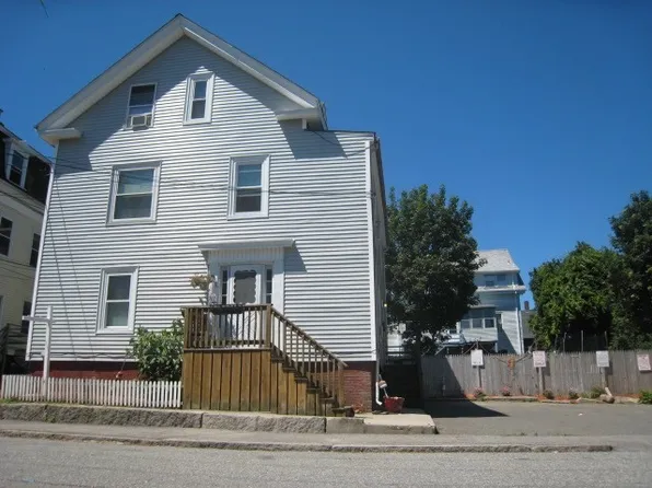98 Pleasant St, Gloucester, MA 01930