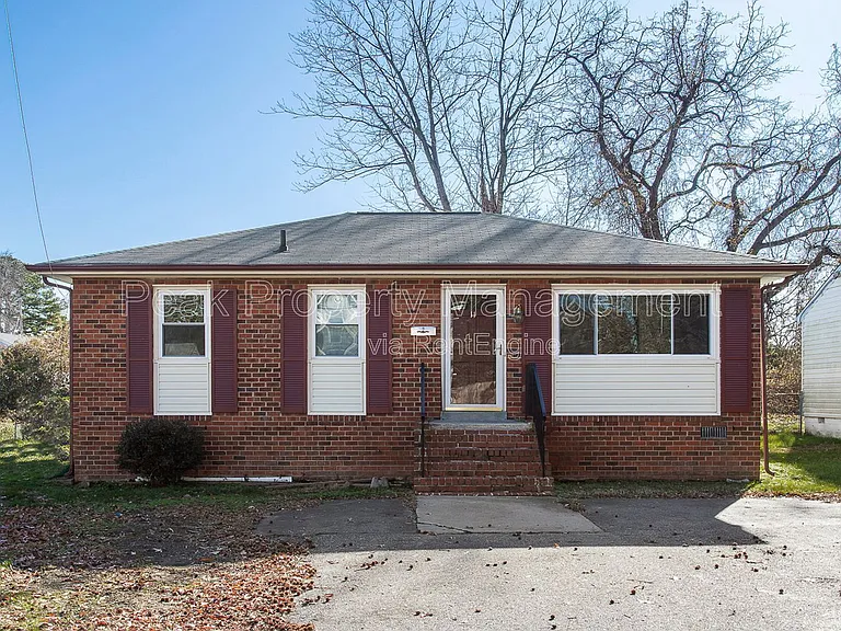 11 N Fern Ave — Photo 2