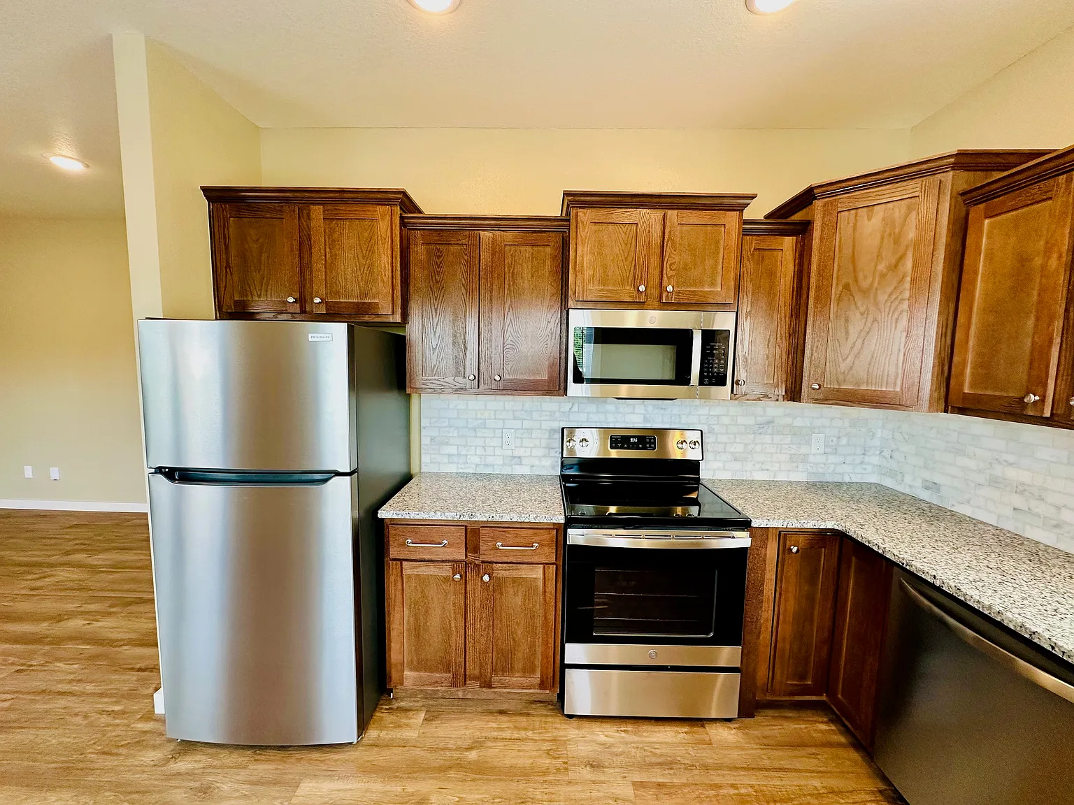 2 bed, 1020 sqft, $1,380 — Photo 3