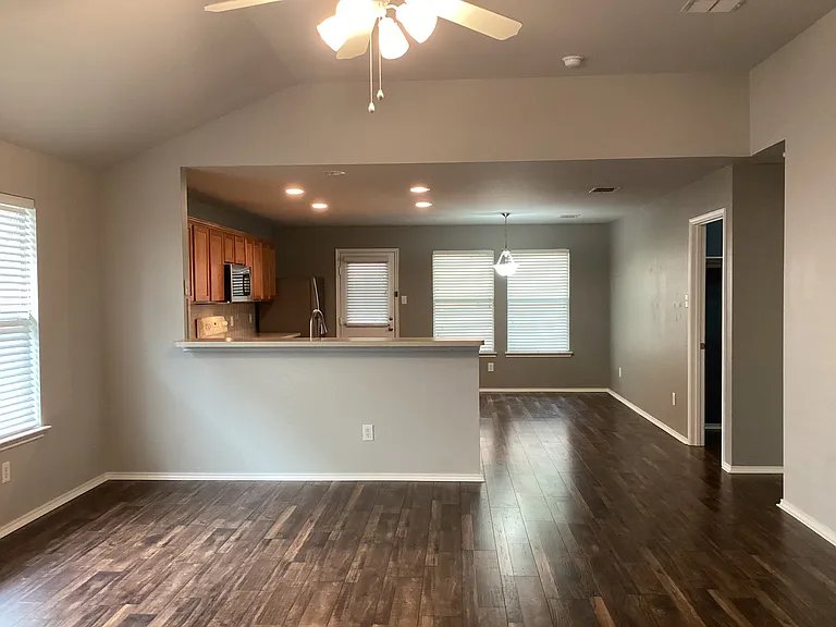 4204 Silverwood Trl — Photo 5