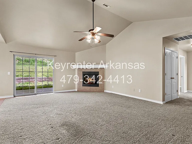 1041 Sara Beth St — Photo 4