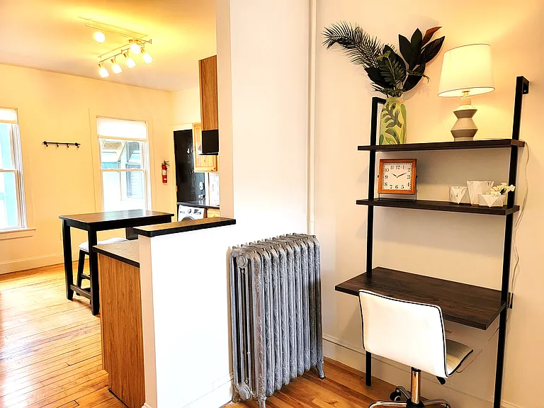 142 Grant St #4 — Photo 3