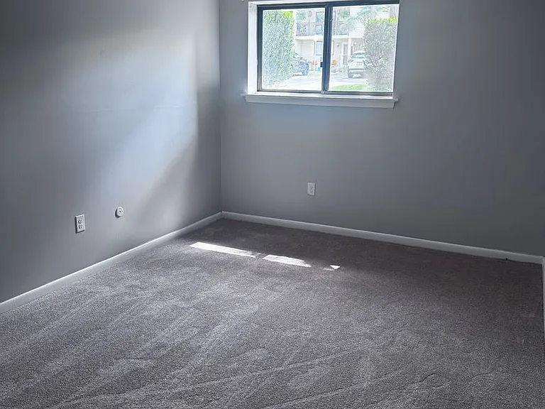 Valley Brook Apartments — Photo 12