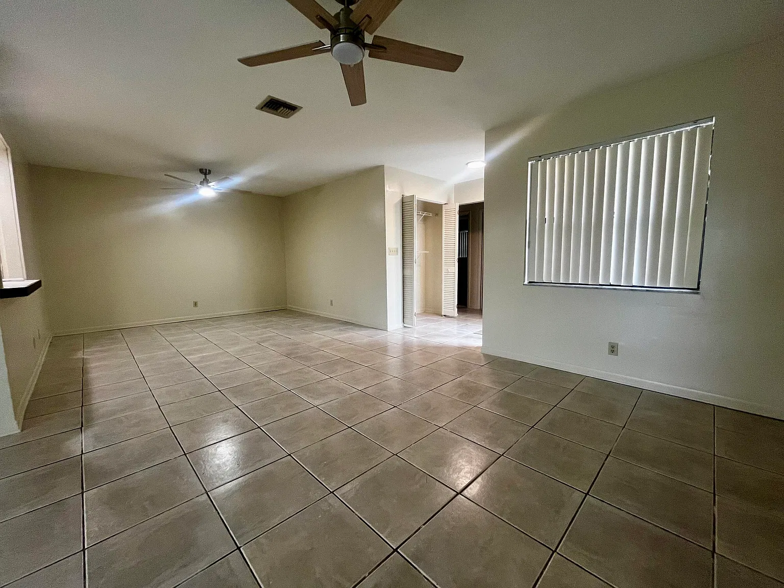 3 bed, 2.0 bath, 2660 sqft, $2,850 — Photo 3