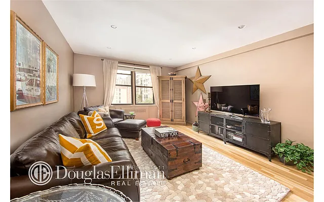 Sold by Douglas Elliman | media 14
